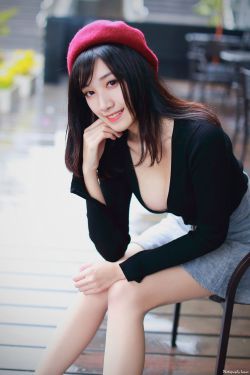 美女被挠痒痒